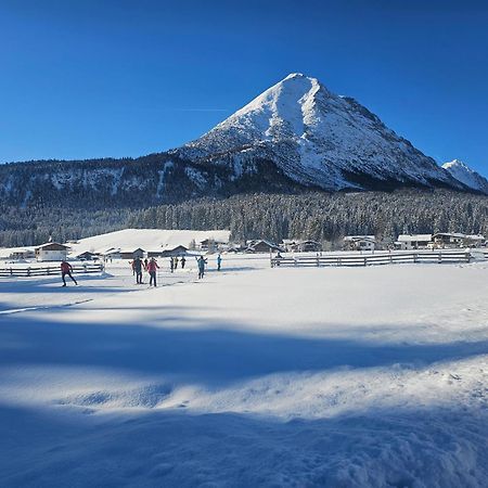 Alpenlandhaus Menardi Seefeld in Tirol Buitenkant foto