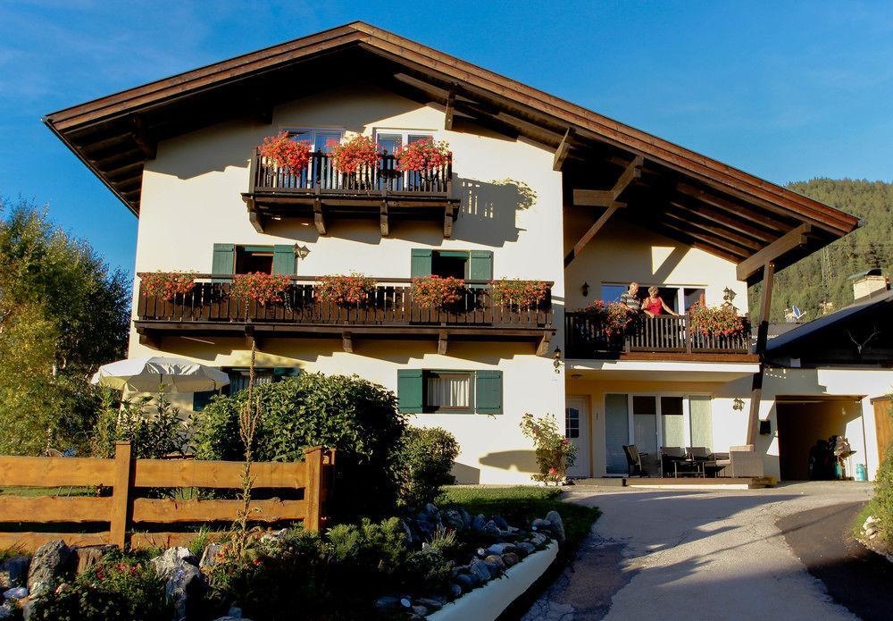 Alpenlandhaus Menardi Seefeld in Tirol Buitenkant foto