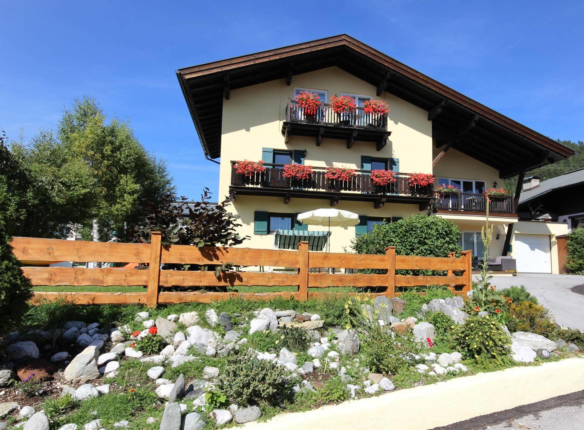 Alpenlandhaus Menardi Seefeld in Tirol Buitenkant foto