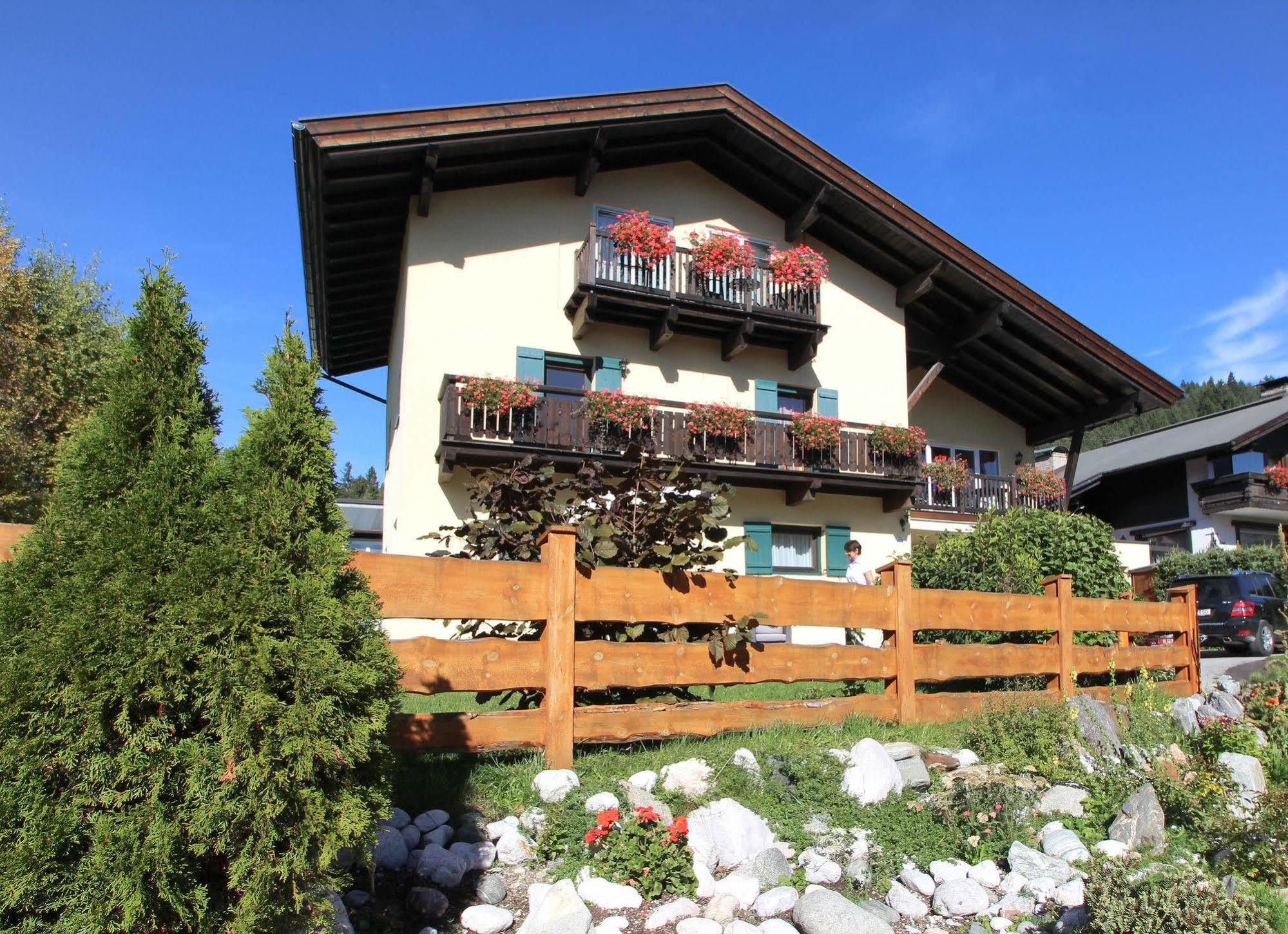 Alpenlandhaus Menardi Seefeld in Tirol Buitenkant foto